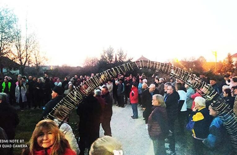 Ál-keresztények, hatalommániások, bunkók – Pusztaszabolcs ma