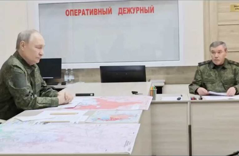 Trump fenyegetőzésével szemben Putyin egyenruhát vett fel