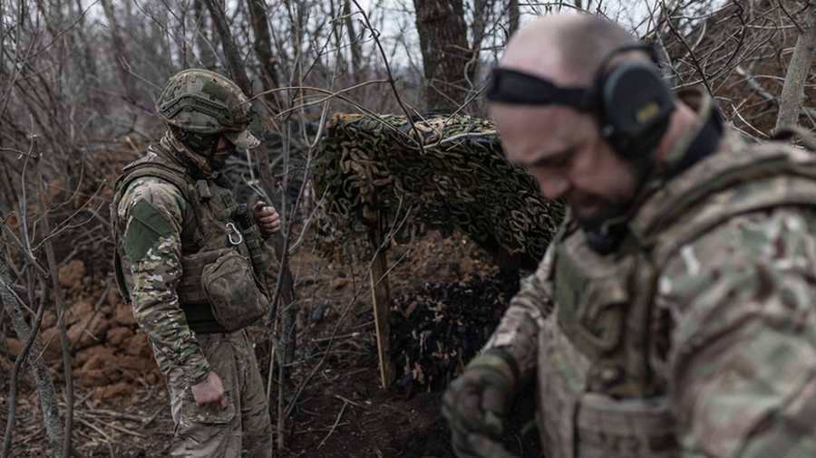 Kiemelt kép: Ukrán katonák a Front Line közelében, Donbass -ban, 2025. március 6 -án. © Diego Herrera Carcedo / Anadolu / Getty Images