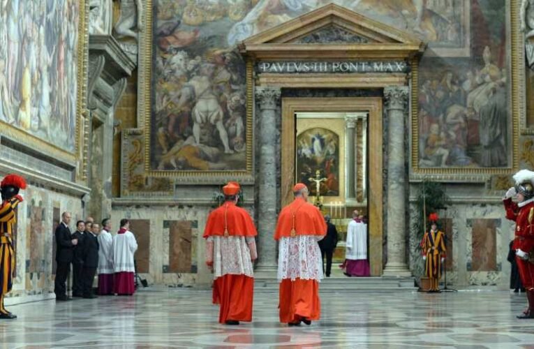 Döntött a Vatikán a pápaválasztó konklávé időpontjáról