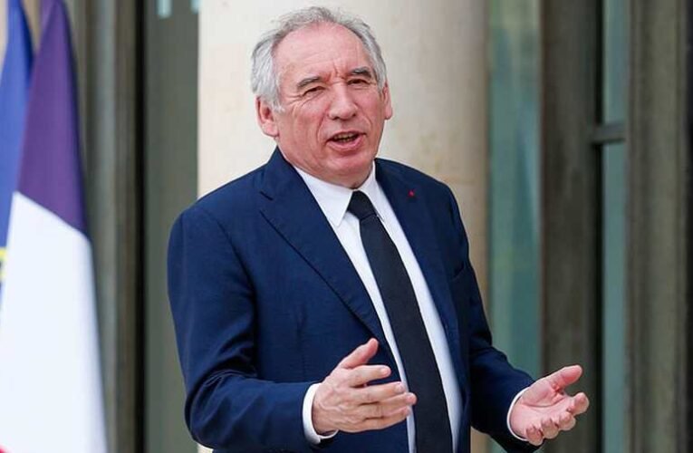 A francia miniszterelnök nekiesett Washingtonnak