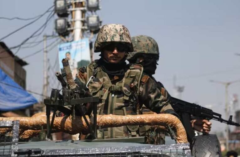 Egymást lövi az indai és a pakisztáni hadsereg