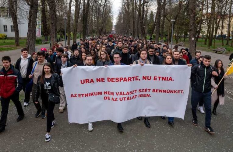 Üzentek a kolozsvári egyetemisták – elegük van a magyarverésből