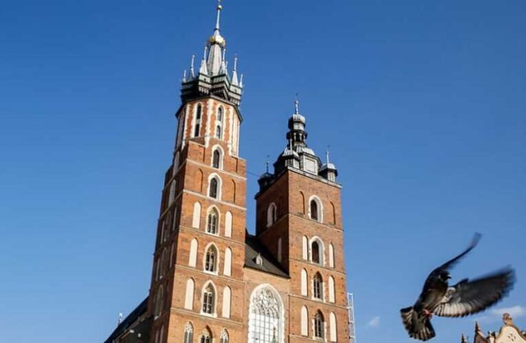 Megzavarják a miséket, bántalmazzák a papokat Lengyelországban