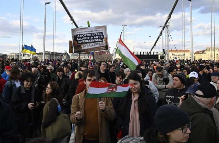 Közlekedési káoszra figyelmeztet a BKK és a BRFK is a keddi és a szerdai Pride-párti tüntetések miatt