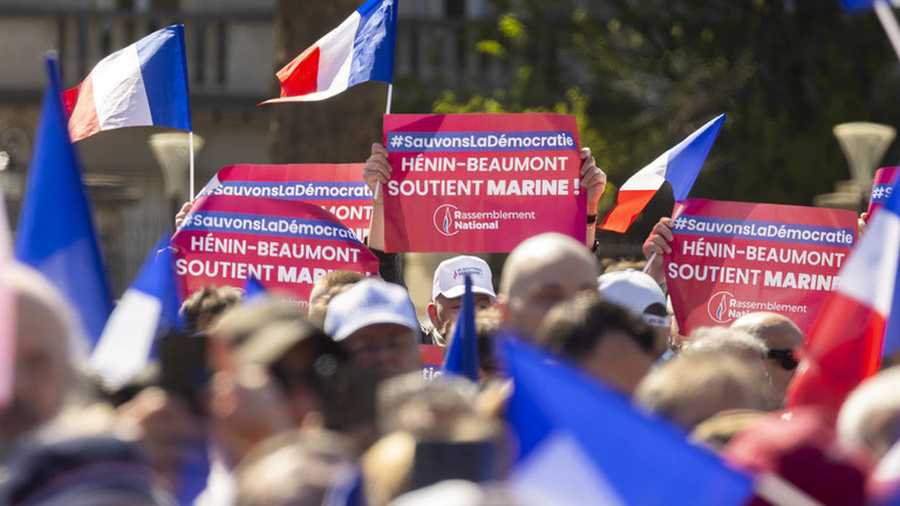 Kiemelt képen: Tüntetés Marine Le Pen francia politikus mellett, Párizsban, 2025. április 6-án. Fotó: © Global Look Press / IMAGO / Vincent Isore