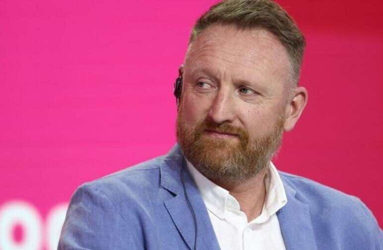 Romániában leráncigálták a repülőről a Russia Today újságíróját