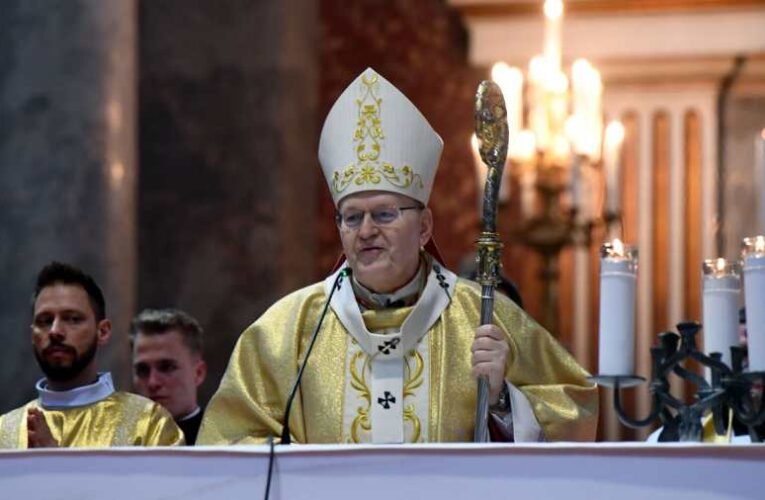 Erdő Péterre sokan tekintenek Ferenc pápa utódjaként