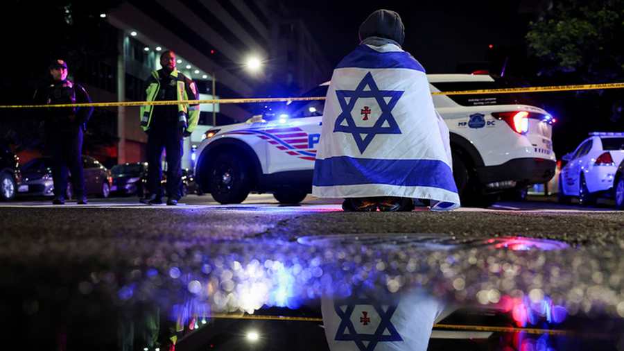 Kiemelt kép: Két izraeli nagykövetségi alkalmazottat lőttek le és öltek meg szerdán az Amerikai Zsidó Bizottság által a washingtoni Capital Jewish Museumban szervezett rendezvényen. (REUTERS/Jonathan Ernst)