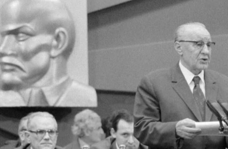 A nap, amikor megbukott Kádár János