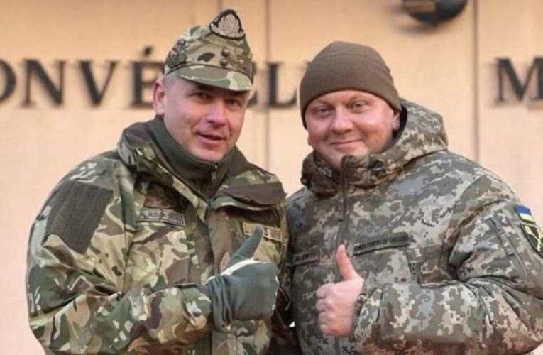 Így pózolt az ukrán főparancsnokkal Ruszin-Szendi Romulusz