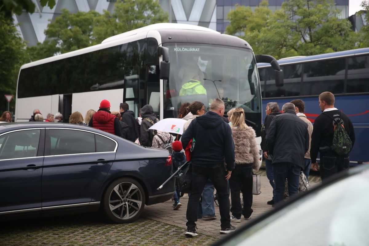 Ezzel a busszal vitték a tiszásokat Erdélybe (Fotó: Havran Zoltán)