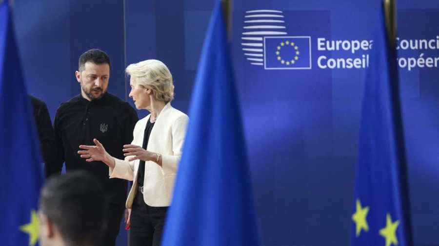 Kiemelt képen: Volodimir Zelenszkij ukrán elnök és Ursula von der Leyen, az Európai Bizottság elnöke (Fotó: AFP)