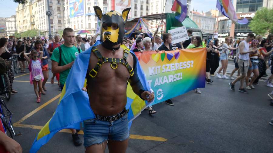 Kiemelt kép: A Budapest Pride résztvevői vonulnak az Astoriánál 2021. július 24-én (Fotó: MTI/Koszticsák Szilárd)