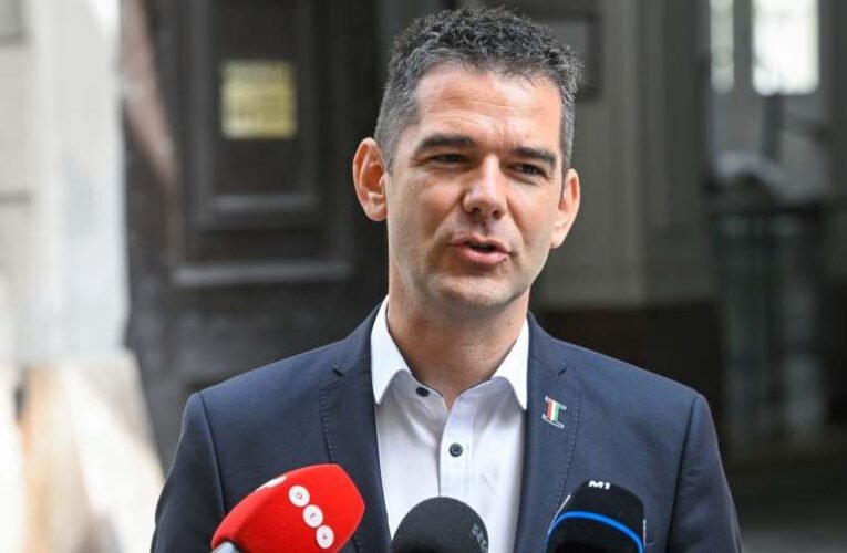 Novák Előd: Készek vagyunk megállítani a Pride-felvonulást