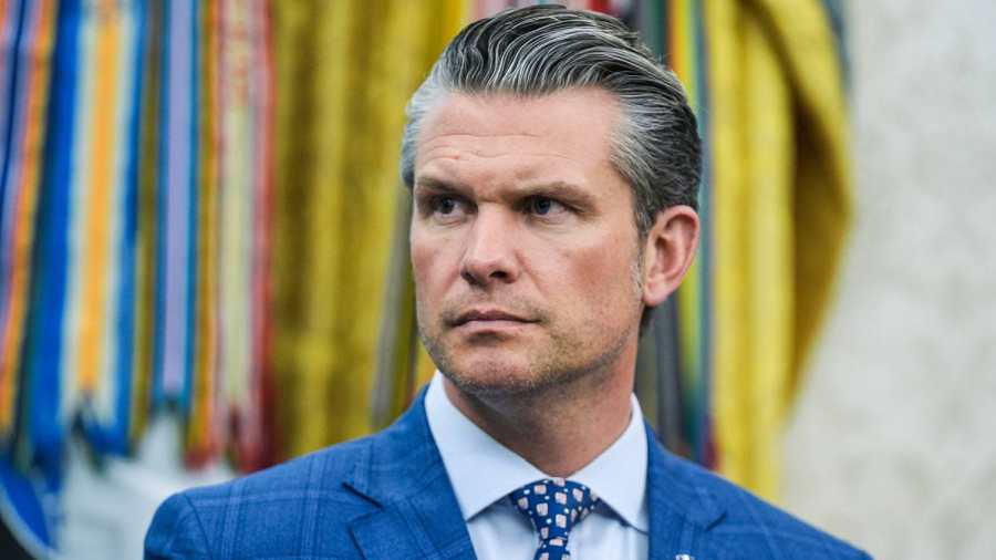 Kiemelt képen: Pete Hegseth védelmi miniszter a Fehér Ház Ovális Irodájában 2025. május 23-án. (Evan Vucci / AP-archívum)