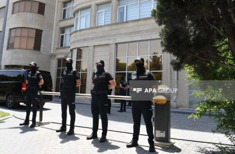 Feszültség Azerbajdzsán és Oroszország között – a rendőrség megszállta a Sputnik irodáját Bakuban