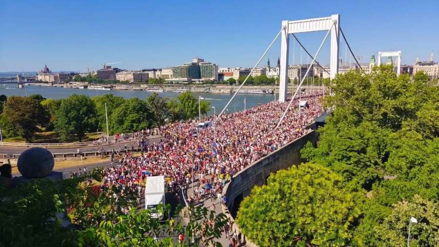 Kiemelt képen: a deviánsokkal együtt vonult az összellenzék a "budapesti szerelemmeneten" 2025 június 28-án / Fotó: facebook