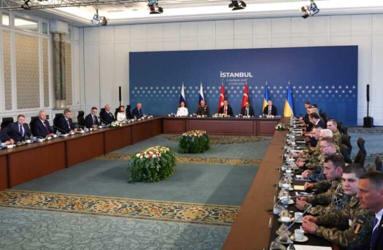 Putyin: Oroszország kész várakozni, ha Kijev felfüggeszti az isztambuli egyeztetéseket