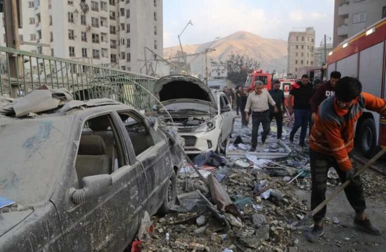 Robbanásközeli állapot: Az irániak összezártak, és bosszúért kiáltanak