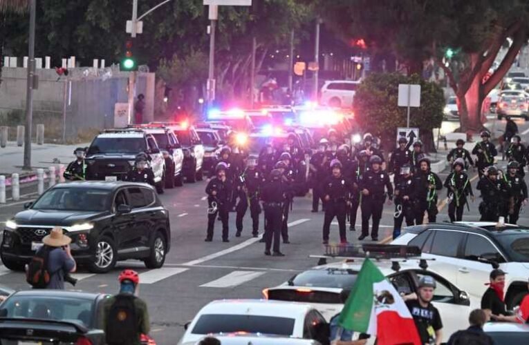 Los Angelesben kijárási tilalmat rendeltek el a zavargások miatt