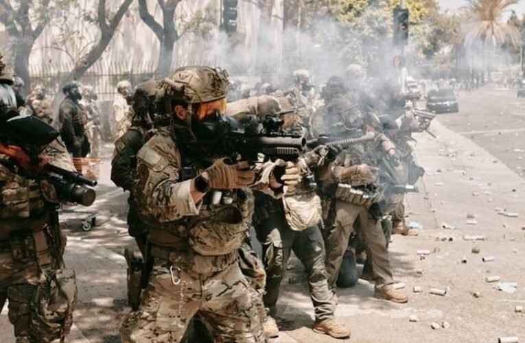 Los Angeles-i rendőrök fejbe lőttek egy fotóriportert (videó)