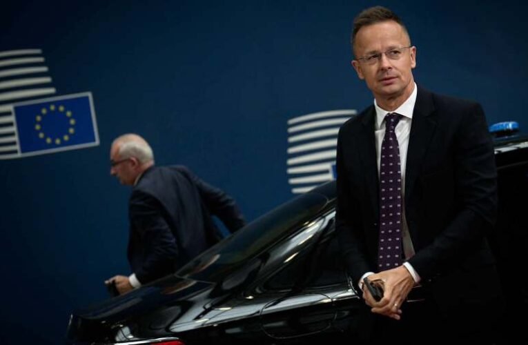 Szijjártó Péter: Magyarország akár pert is indíthat, ha az EU-ban betiltják az orosz energiát