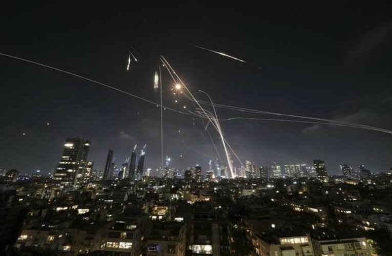 Irán ballisztikus rakétákkal lőtte Izraelt