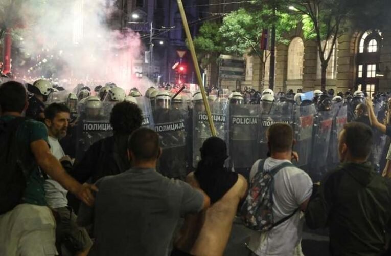 Polgárháborút akarnak a belgrádi tüntetők