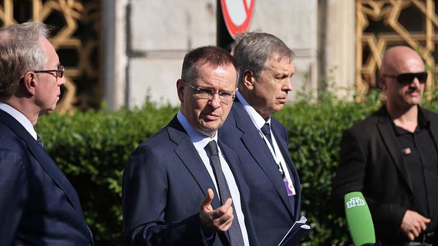 Kiemelt képen: Vlagyimir Medinszkij, az orosz delegáció vezetője a médiának nyilatkozik az ukrán-orosz béketárgyalások második fordulója után, 2025. június 2-án Isztambulban, Törökországban. / Fotó: © Burak Kara / Getty Images