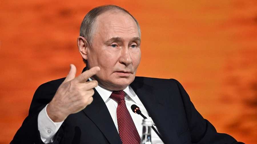 Kiemelt képen: Vlagyimir Putyin orosz elnök a XXVIII. Szentpétervári Nemzetközi Gazdasági Fórum plenáris ülésén. © Sputnik / Sergey Bobylev