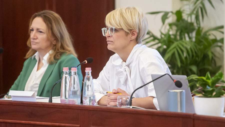 Kiemelt képen: Ordas Eszter (a Tisza Párt frakcióvezetője a Fővárosi Közgyűlés ülésén a Városháza dísztermében 2025. március 26-án. / Fotó: MTI/Balogh Zoltán