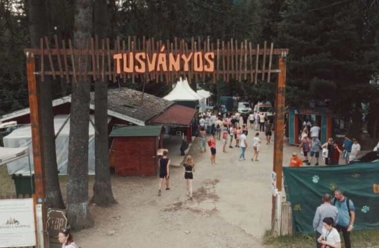 Orbán Viktor: Ma fölényes győzelmet aratnának a kormánypártok – a miniszterelnök beszéde Tusnádfürdőn (videó)