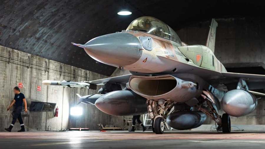 Kiemelt képen: izraeli vadászgépek jemeni csapásokra készülnek. / Fotó: © IDF
