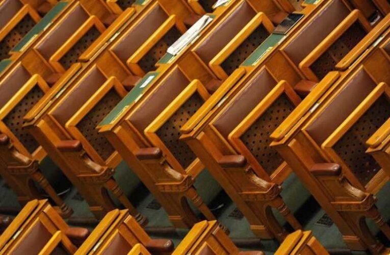 Politika, erkölcs, pénz…