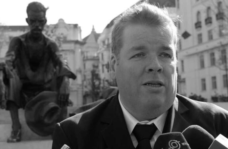 Elhunyt Schmuck Andor