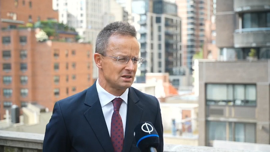 Kiemelt képen: Szijjártó Péter az M1 tudósítójának ad interjút New Yorkban 2025. július 24-én / Fotó: screenshot