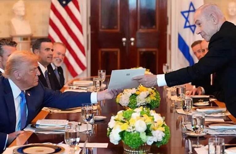 Tömeggyilkosok egymásközt…