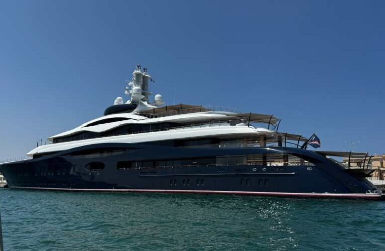 Így érkezett nyaralására Mark Zuckerberg Szicíliába