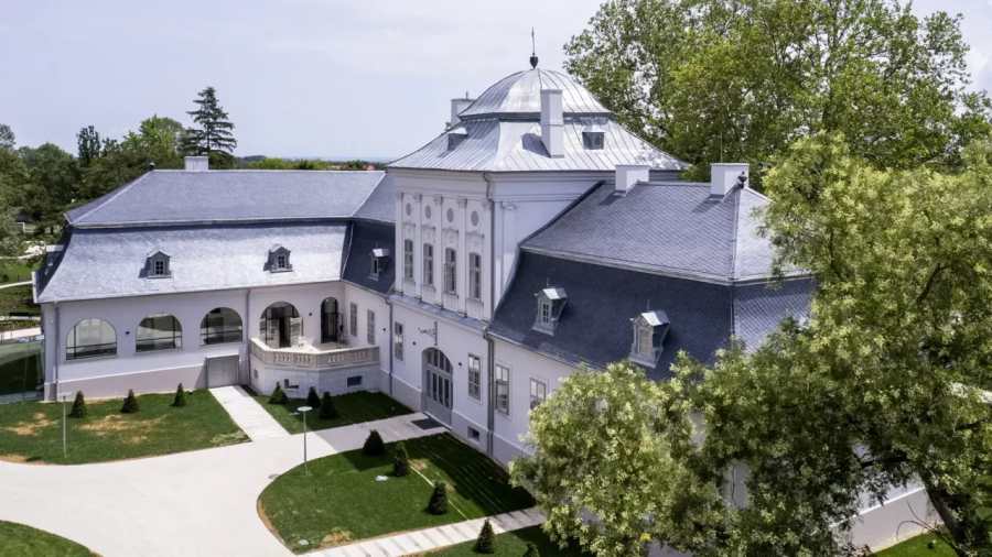 Kiemelt kép: illusztráció / A felújított geszti Tisza-kastély (Fotó: MTI/Czeglédi Zsolt)