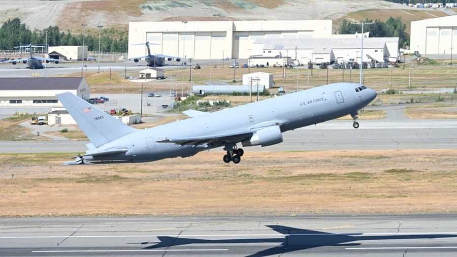 Kiemelt képen: egy katonai gép felszállása látható az Elmendorf-Richardson bázisról / © Facebook / Elmendorf-Richardson közös bázis/ illusztráció