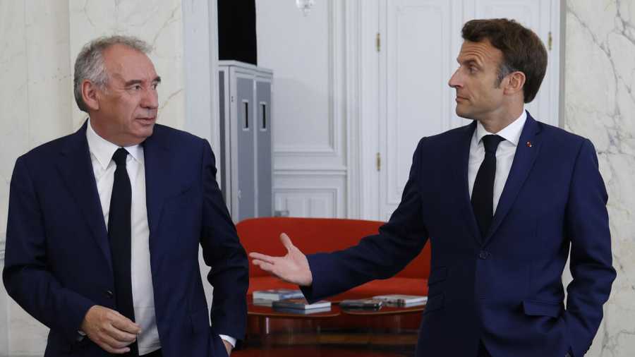Kiemelt képen: Francois Bayrou francia miniszterelnök és Emmaniel Macron francia elnök / Fotó: France24.com