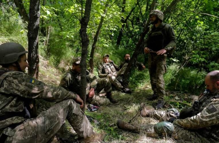 Egyre nagyobb válságba kerül az orosz támadások miatt Ukrajna, miközben már senki sem akar harcolni