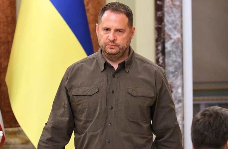 Hiába a korrupciós vádak, legalább tíz fontos tisztséget tölt be Andrij Jermak Ukrajában