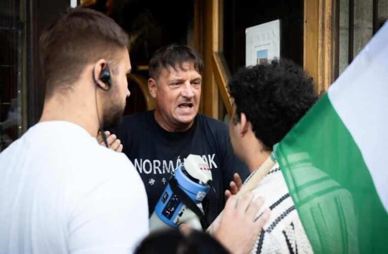 Hadházy tüntetői Budaházy György üzletébe akartak bemenni – rossz ötlet volt…