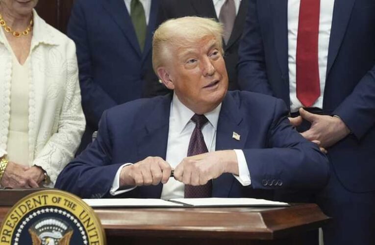 Trump módosította a globális vámtarifákat és elcsúsztatta hatályba lépésüket