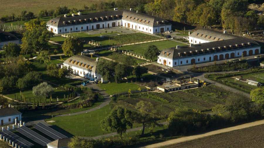 Kiemelt képen: Hatvanpuszta / részlet: a felvételt állítólag Hadházy Ákos késztette