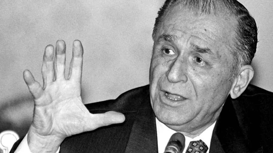 Kiemelt képen: Ion Iliescu, Románia első elnöke / Fotó: Radu Sigheti/ Reuters