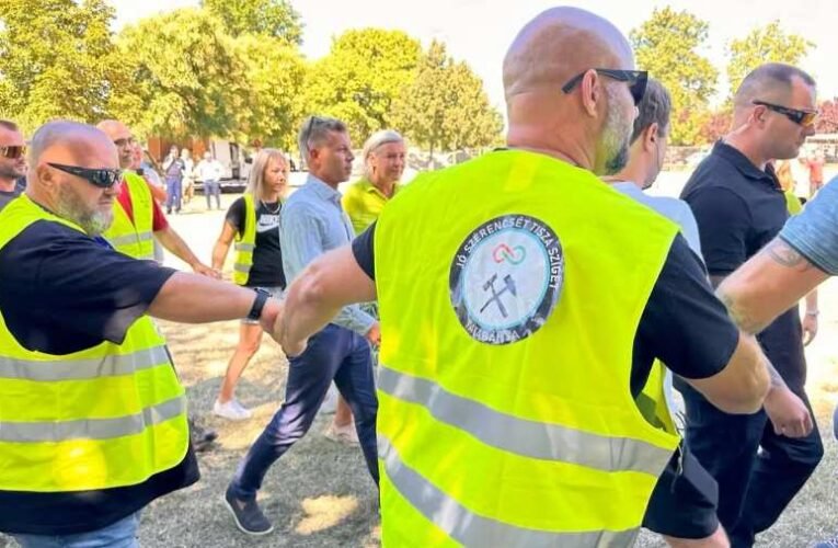 Magyar Péter rendőröket hívott Toroczkai Lászlóra Dorogon (videó)