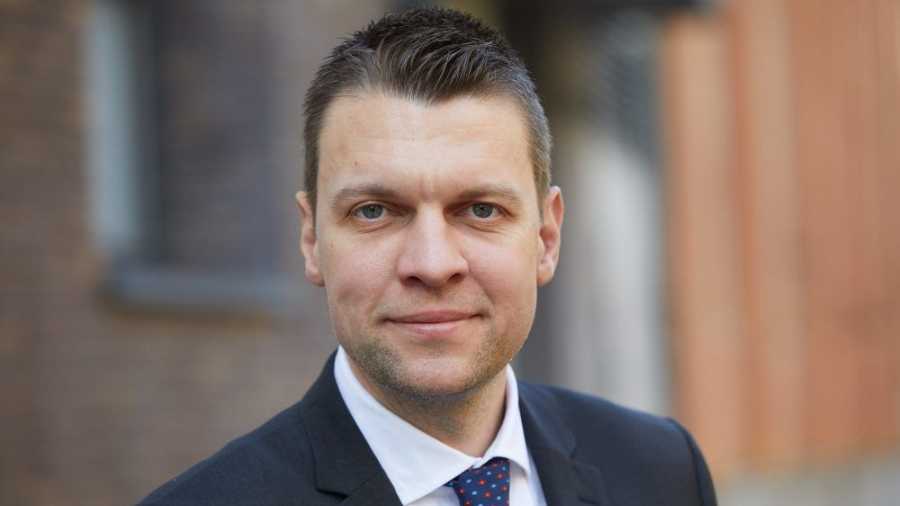 Kiemelt képen: Menczer Tamás